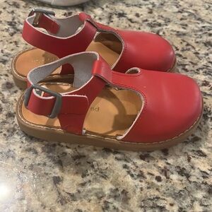 Freshly picked red closed toe Newport clog